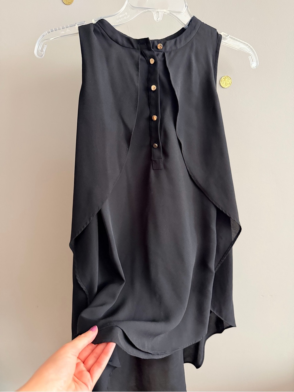 GUESS Black High-Low Sleeveless Blouse with Gold Button Detail Size Small - Picture 4 of 9